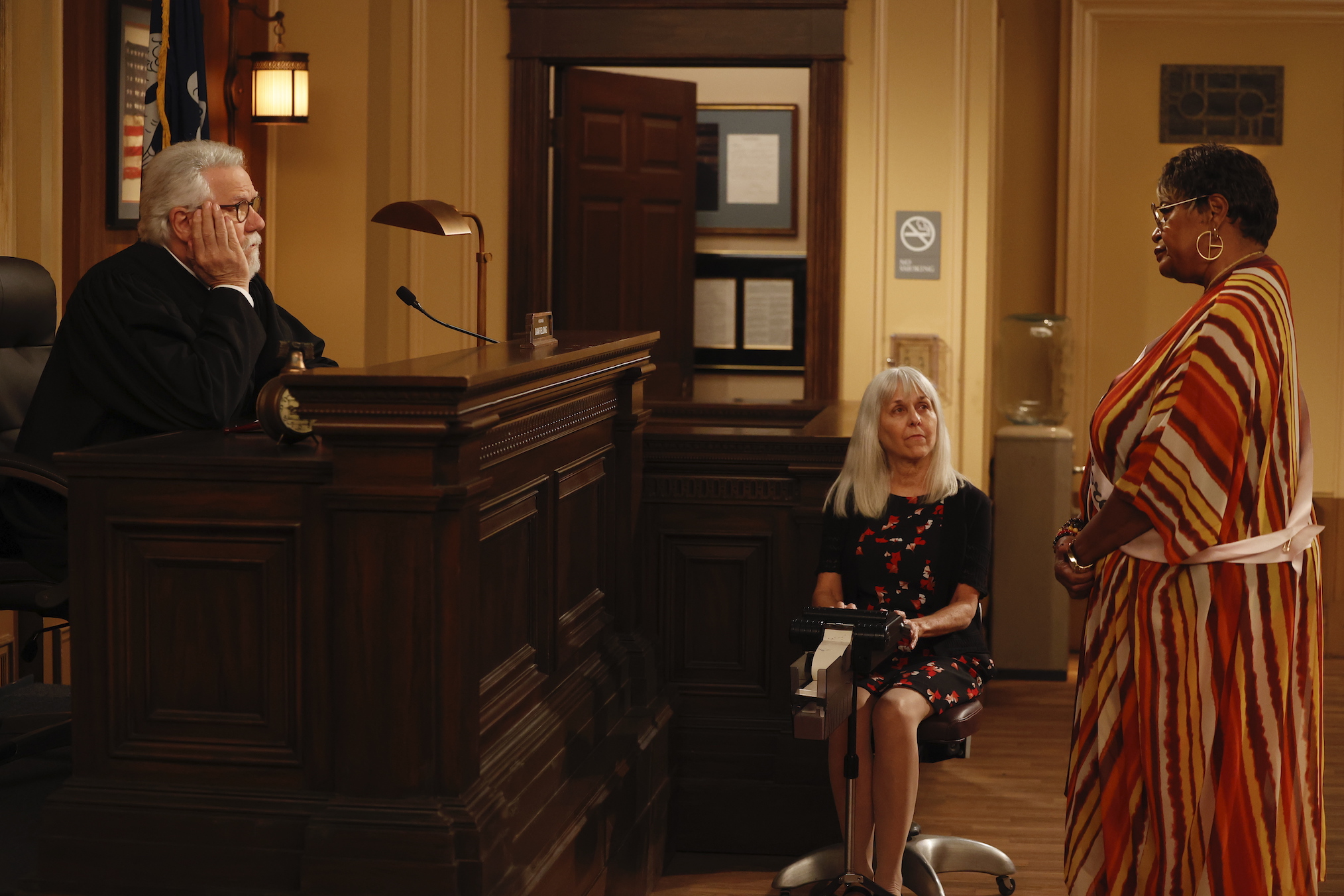 John Larroquette and Marsha Warfield in the 'Night Court' Season 1 finale