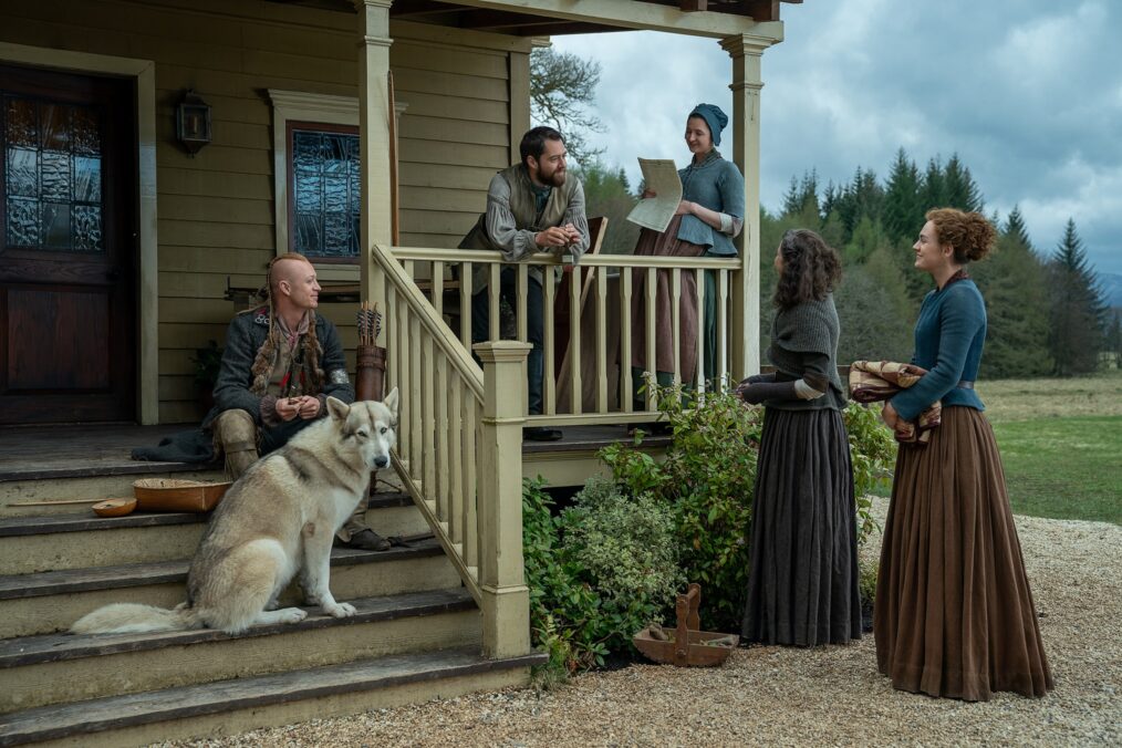John Bell, Richard Rankin, Caitlin O'Ryan, Caitriona Balfe, and Sophie Skelton in 'Outlander' Season 7