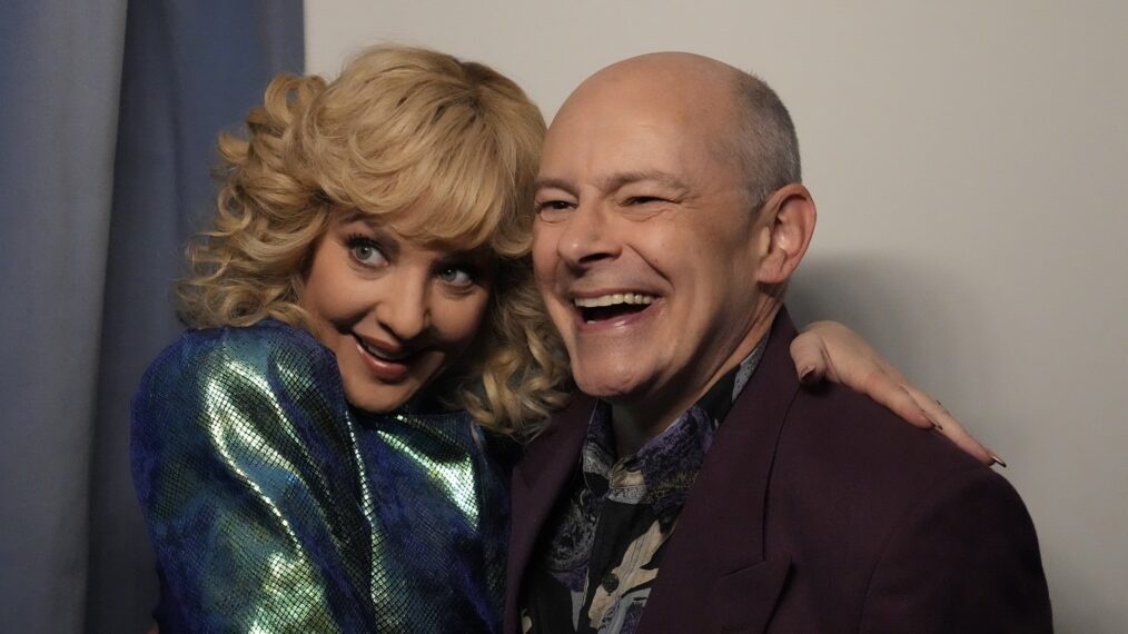 Wendi McLendon-Covey and Rob Corddry in 'The Goldbergs'