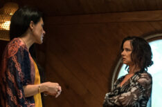 Simone Kessell and Juliette Lewis in 'Yellowjackets'