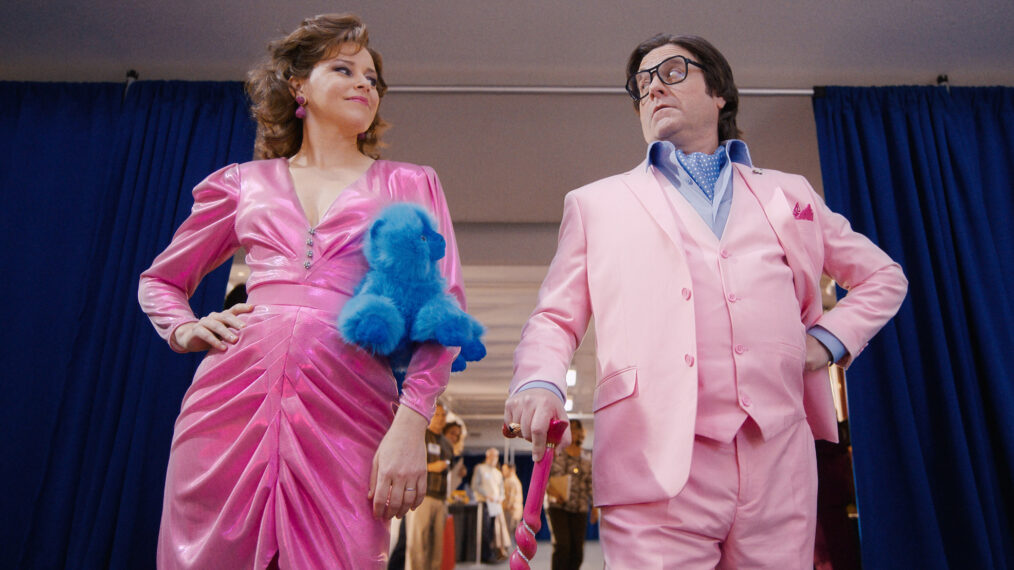 Elizabeth Banks and Zach Galifianakis in 'The Beanie Bubble'