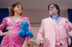 Elizabeth Banks and Zach Galifianakis in 'The Beanie Bubble'