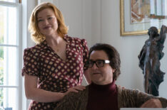 Sarah Snook and Zach Galifianakis in 'The Beanie Bubble'