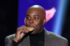 Kenan Thompson eats a donut while dressed as Charles Barkley during the NHL Awards in 2019