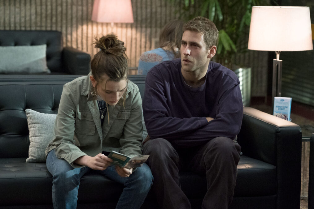 Victoria Pedretti and Oliver Jackson-Cohen in 'The Haunting of Hill House'