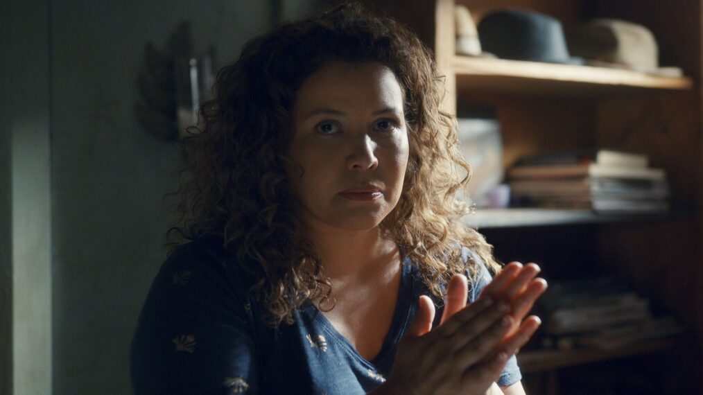 Justina Machado in „Der Horror der Dolores Roach“ 