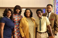Saycon Sengbloh, Laura Kariuki, Patti Labelle, Elisha Williams, and Dulé Hill pose for a Williams family for 'The Wonder Years' - Season 2