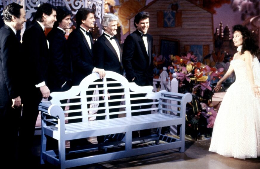 ALL MY CHILDREN, from left, Larry Keith, Nick Benedict, Jean LeClerc, Mike Minor, John Canary, Richard Shoberg, Susan Lucci in 1988
