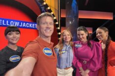 The adult cast of 'Yellowjackets' on 'Celebrity Family Feud' - Christina Ricci, Warren Kole, Lauren Ambrose, Melanie Lynskey, and Tawny Cypress