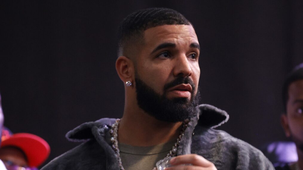 Drake attends rap battled
