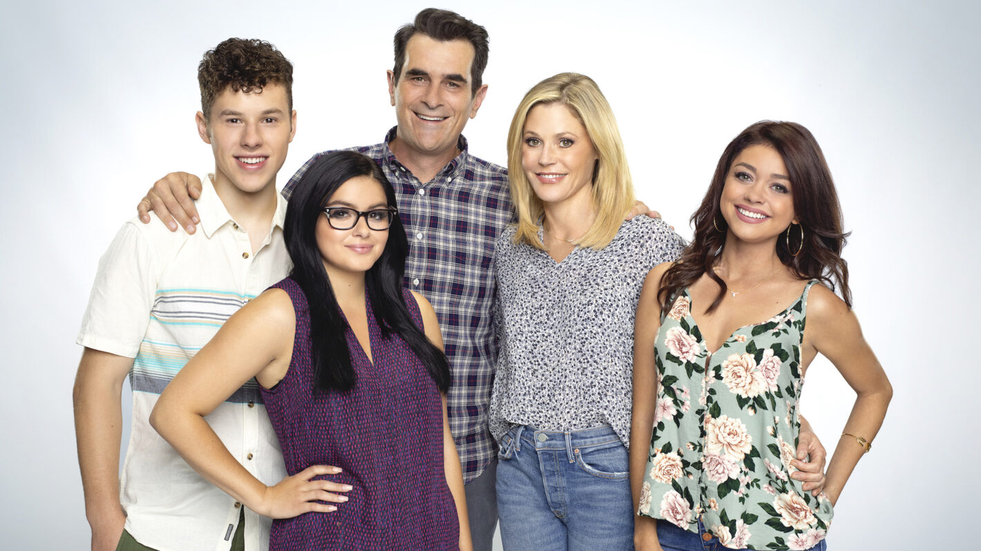 Modern Family - Nolan Gould, Ariel Winter, Ty Burrell, Julie Bowen, and Sarah Hyland