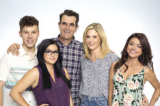 Modern Family - Nolan Gould, Ariel Winter, Ty Burrell, Julie Bowen, and Sarah Hyland