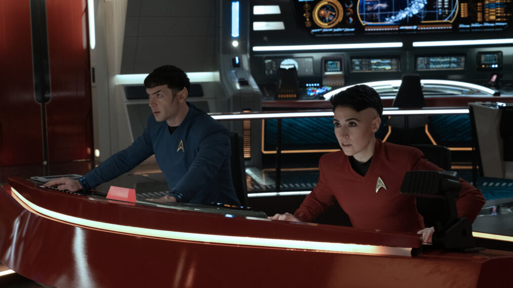 Ethan Peck und Melissa Navia in „Star Trek: Strange New Worlds“, Staffel 2, Folge 4, „Unter den Lotusessern“