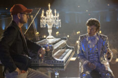 Steven Soderbergh and Michael Douglas behind the scenes of Behind the Candelabra