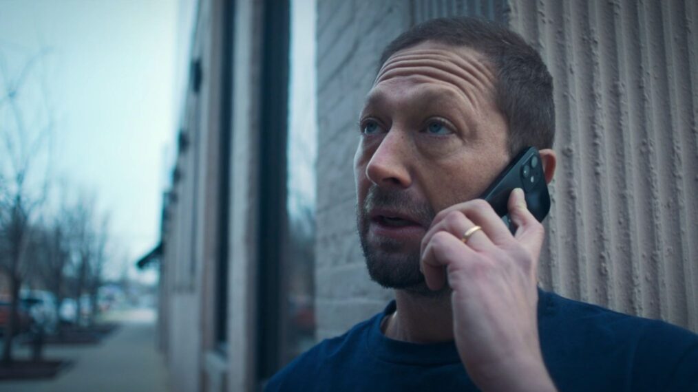 Ebon Moss-Bachrach on his cellphone in The Bear