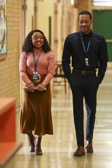 Quinta Brunson und Tyler James Williams als Janine und Gregory in „Abbott Elementary“