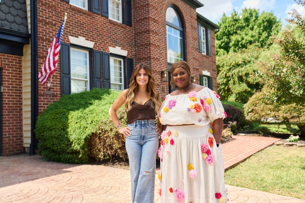 Alison Victoria and Retta in 'Ugliest House in America'