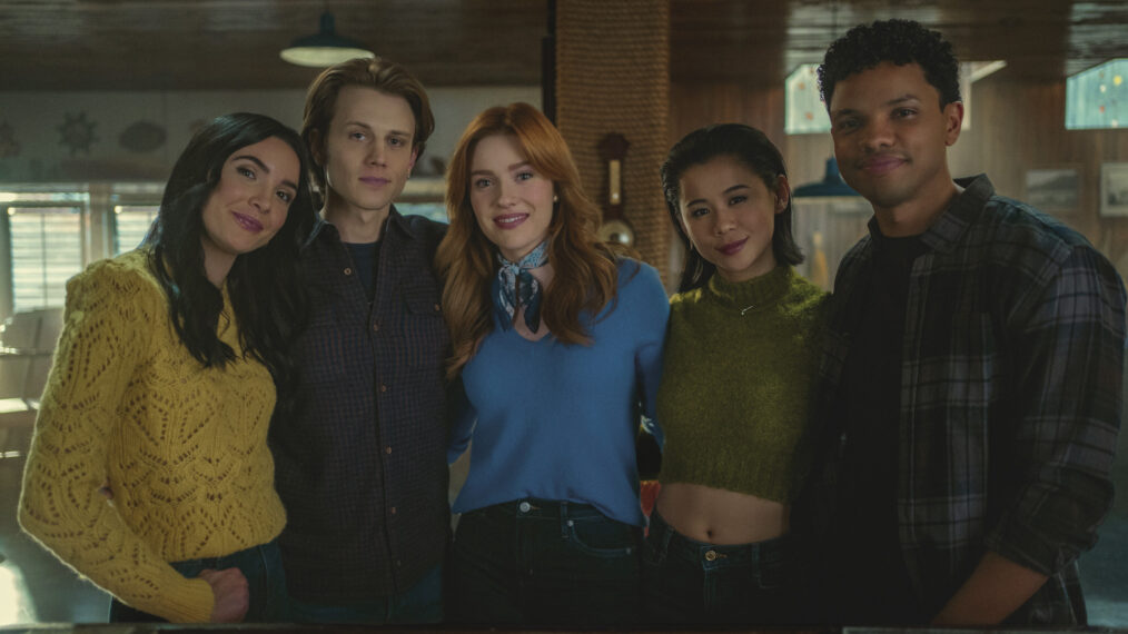 Maddison Jaizani als Bess, Alex Saxon als Ace, Kennedy McMann als Nancy Drew, Leah Lewis als George und Tunji Kasim als Nick im Finale der „Nancy Drew“-Serie