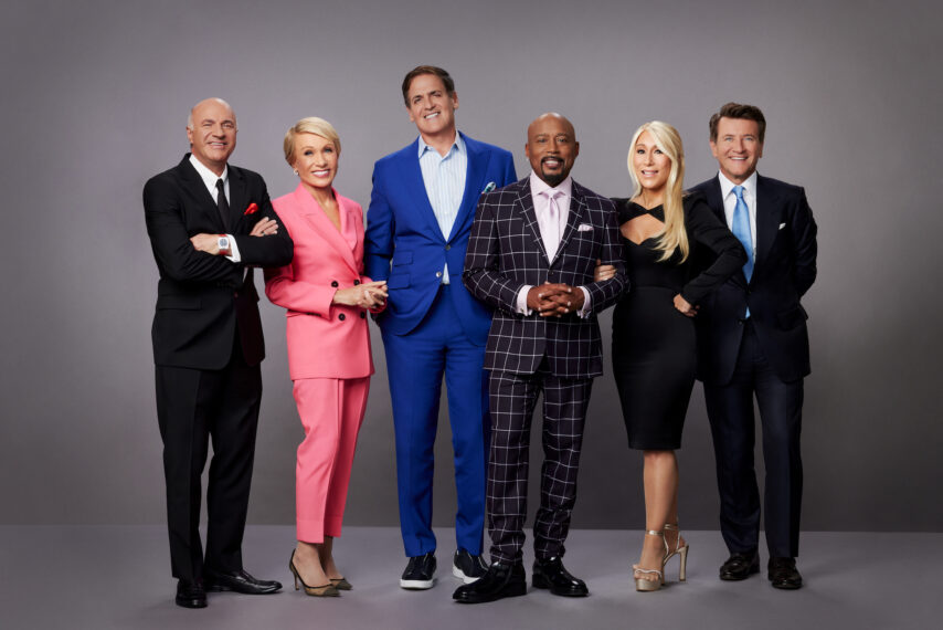 Kevin O'Leary, Barbara Corcoran, Mark Cuban, Daymond John, Lori Greiner und Robert Herjavec von „Shark Tank“