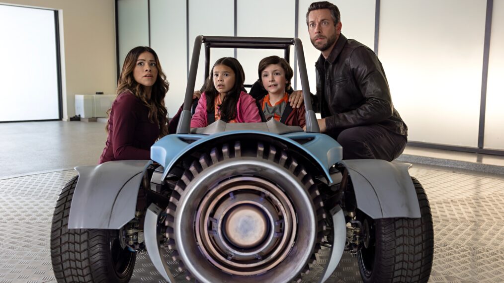 Gina Rodriguez and Zachary Levi in Spy Kids: Armageddon