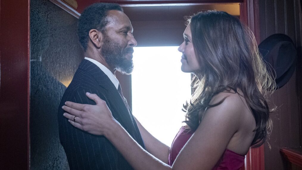 Ron Cephas Jones and Mandy Moore in 'This Is Us' Season 6