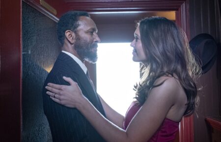 Ron Cephas Jones and Mandy Moore in 'This Is Us' Season 6