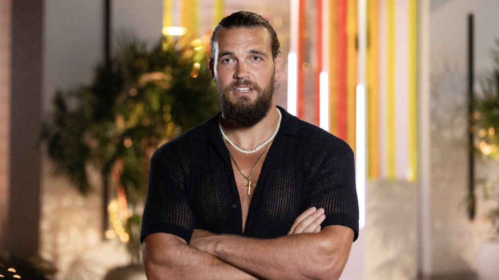 love-island-victor-thinks-carmen-is-there-for-the-wrong-reasons