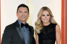 HOLLYWOOD, CALIFORNIA - MARCH 12: (L-R) Mark Consuelos and Kelly Ripa attend the 95th Annual Academy Awards on March 12, 2023 in Hollywood, California. (Photo by Jeff Kravitz/FilmMagic)