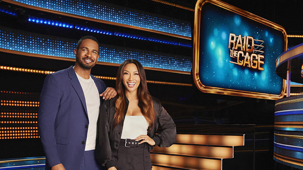 Damon Wayans Jr. y Jeannie Mai Jenkins en 'Raid the Cage' de CBS