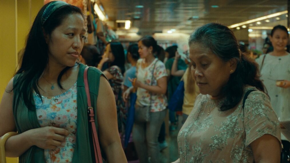 Amelyn Pardenilla as Puri and Ruby Ruiz as Essie in 'Expats'