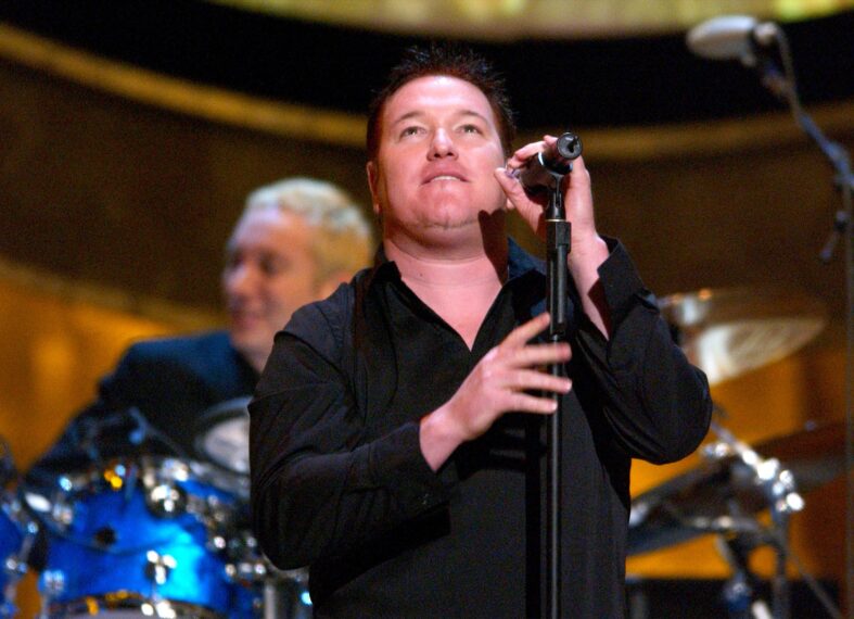 Smash Mouth singer Steve Harwell dies at 56 - CBS News