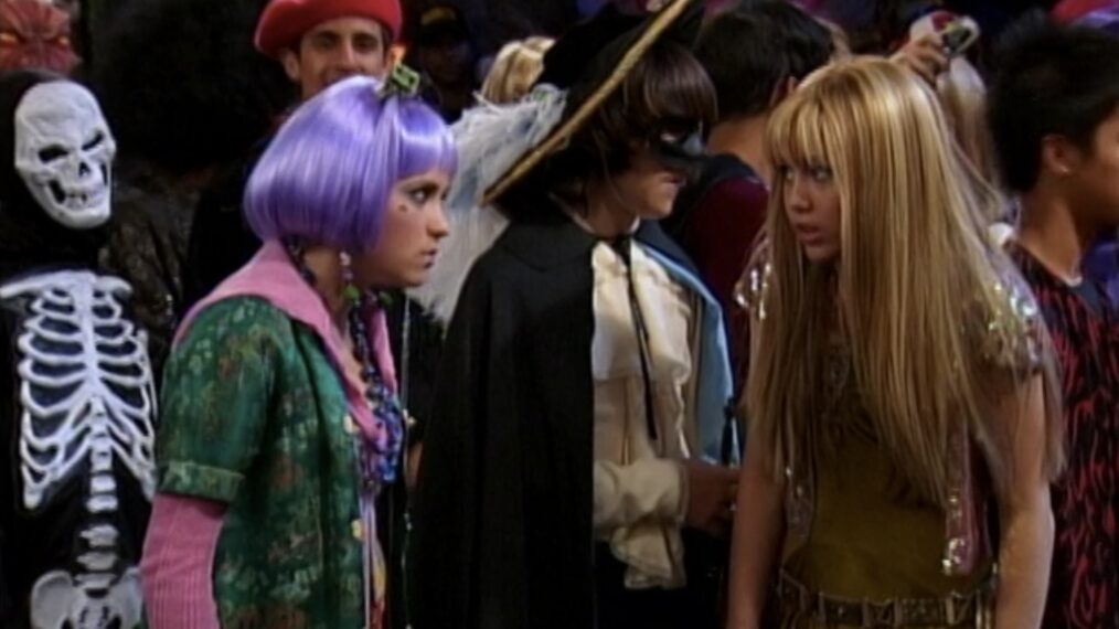 Emily Osment and Miley Cyrus in 'Hannah Montana'