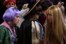 Emily Osment and Miley Cyrus in 'Hannah Montana'