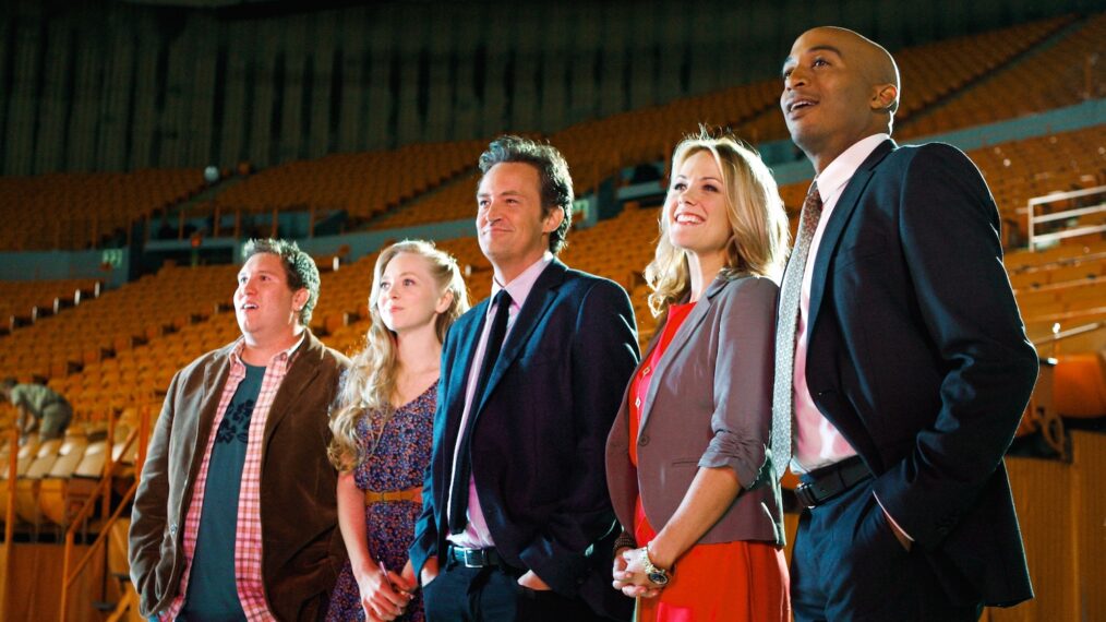 Nate Torrence, Portia Doubleday, Matthew Perry, Andrea Anders, and James Lesure in 'Mr. Sunshine' - Season 1, Episode 5 - 'Crystal on Ice'