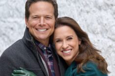 'A Merry Scottish Christmas' Stages 'Party of Five' Reunion With Lacey Chabert & Scott Wolf