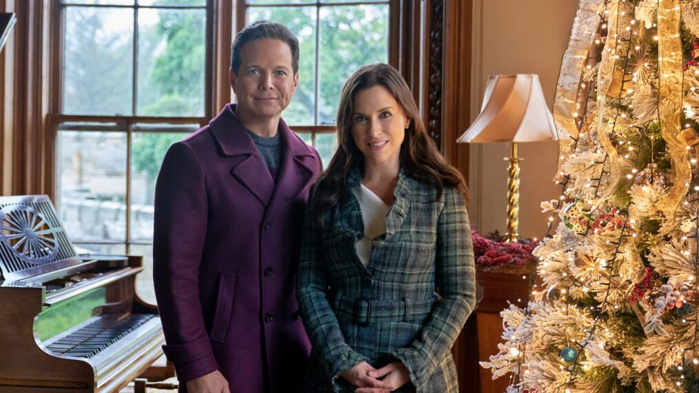 Scott Wolf and Lacey Chabert in 'A Merry Scottish Christmas'