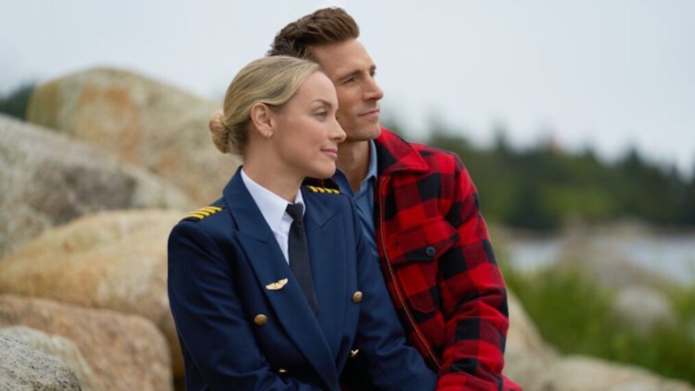 Rachel Skarsten and Andrew Walker in Hallmark Channel's 'Christmas Island'