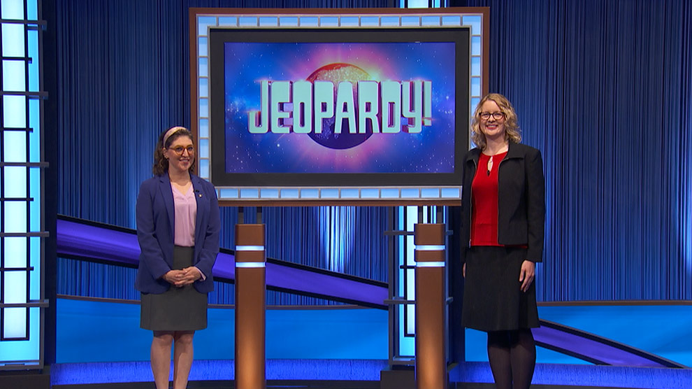 Mayim Bialik with contestant Michelle Bemis