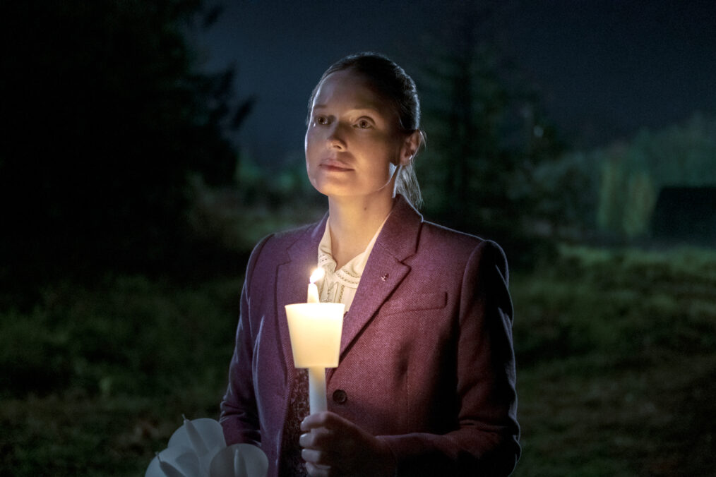 Samantha Sloyan as Bev Keane in 'Midnight Mass'