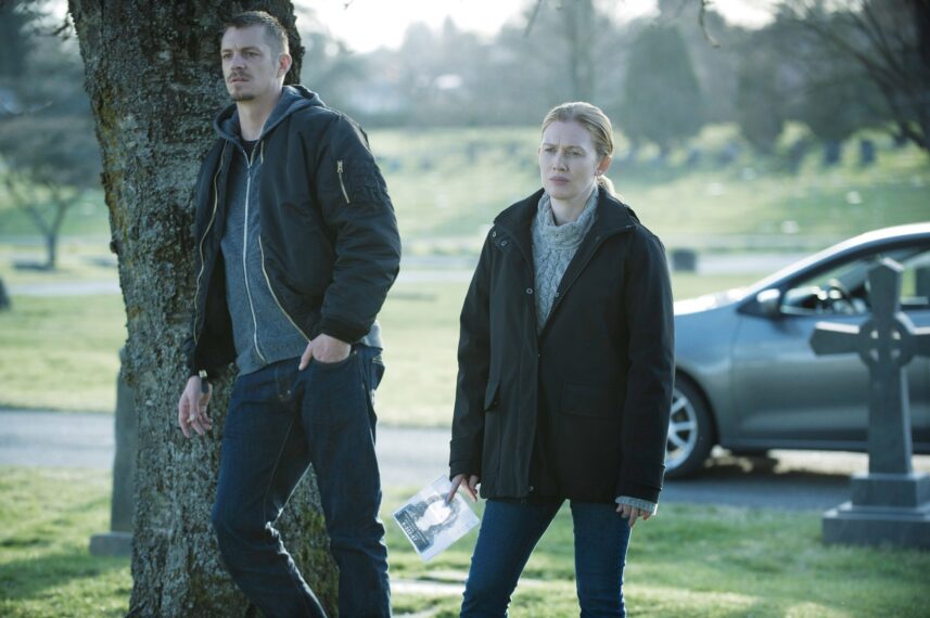 Joel Kinnaman and Mireille Enos in 'The Killing' 