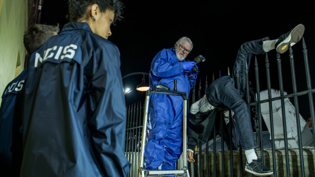 Todd Lasance, Olivia Swann y William McInnes en el episodio 4 de la temporada 1 de 'NCIS: Sydney'