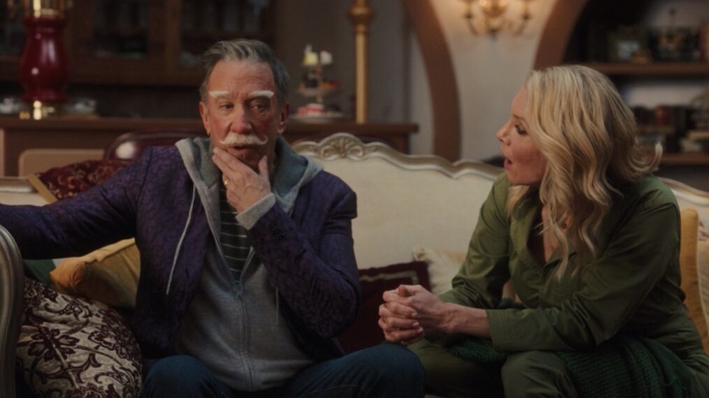 Tim Allen and Elizabeth Mitchell in The Santa Clauses