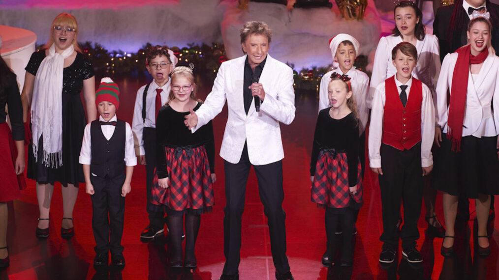 Barry Manilow sings with a choir of children in 'Barry Manilow's a Very Barry Christmas'