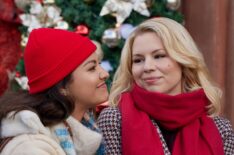 Humberly González and Ali Liebert in 'Friends and Family Christmas'