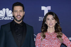 Zach Smadu and Jewel Staite pose for a photo during the red carpet for the NBCUniversal Experience at Jardin Santa Fe on November 17, 2022