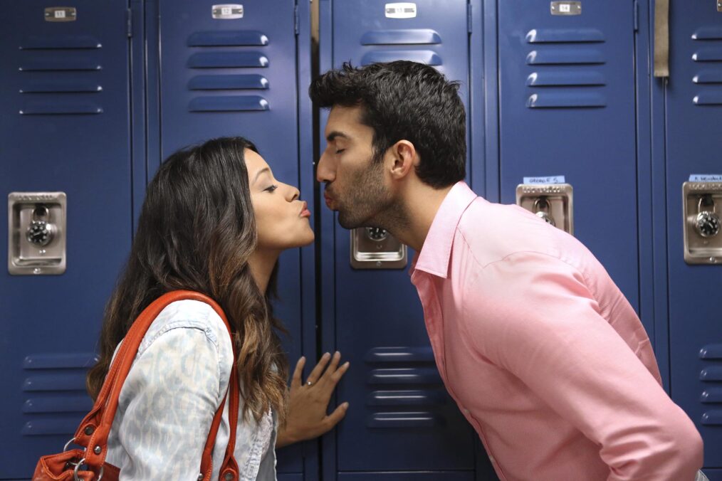 Gina Rodriguez and Justin Baldoni in Jane the Virgin