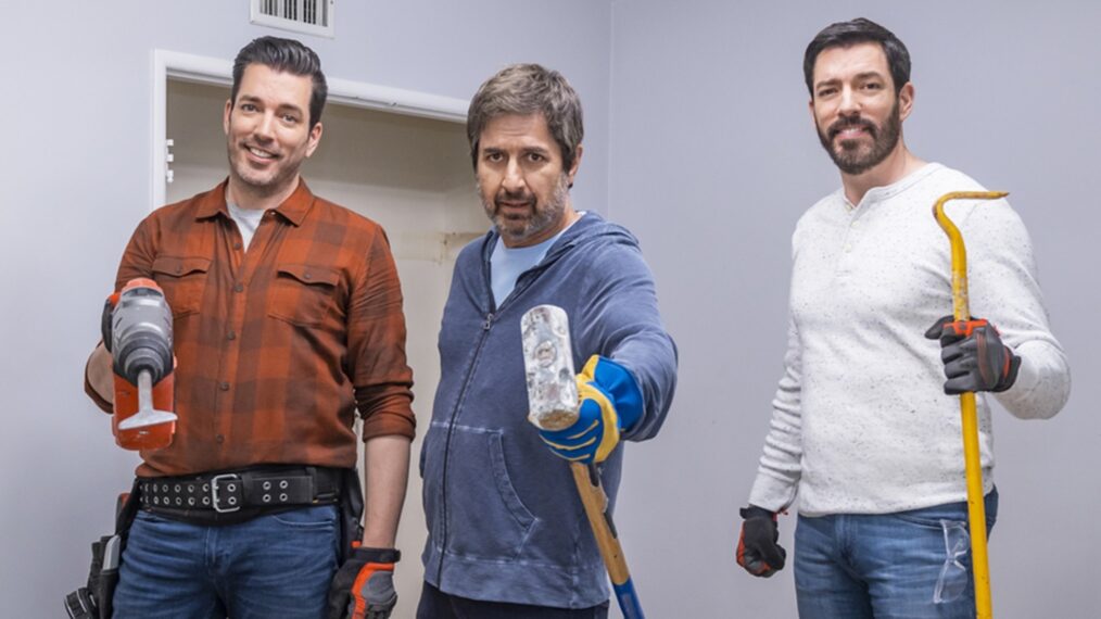 Drew and Jonathan Scott with Ray Romano for 'Celebrity IOU'