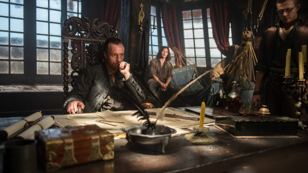 Toby Stephens as Captain Flint and Luke Arnold as John Silver in 'Black Sails'