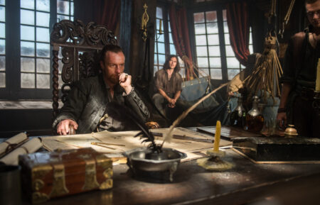 Toby Stephens as Captain Flint and Luke Arnold as John Silver in 'Black Sails'