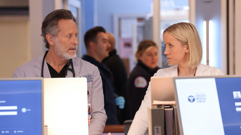 Steven Weber as Dr. Dean Archer, Jessy Schram as Dr. Hannah Asher in 'Chicago Med' - Season 9